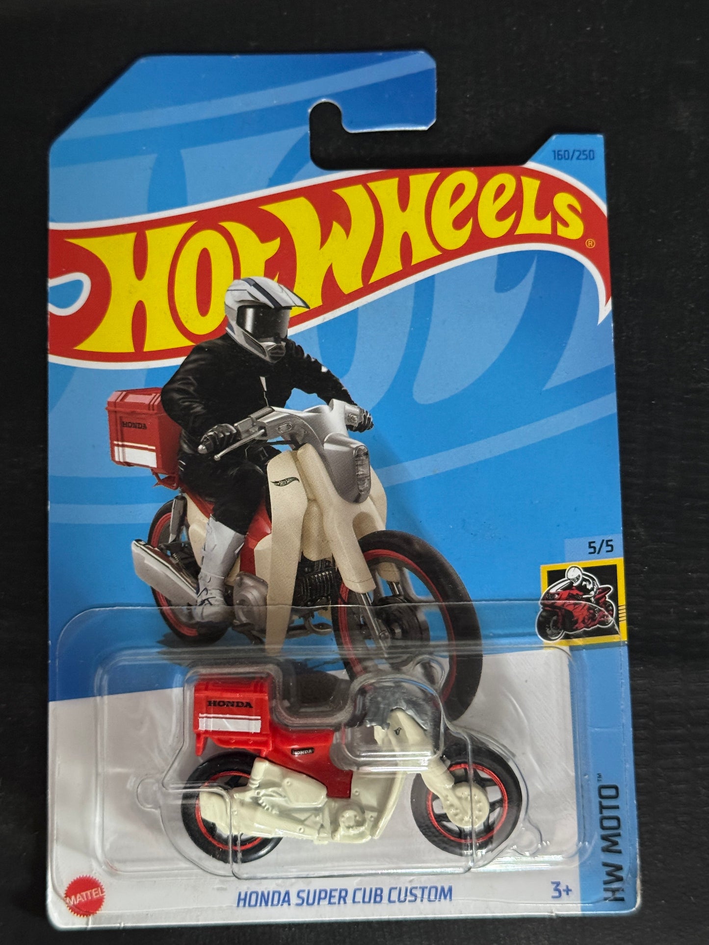 Hot Wheels  JURASSIC WORLD JEEP WRANGLER