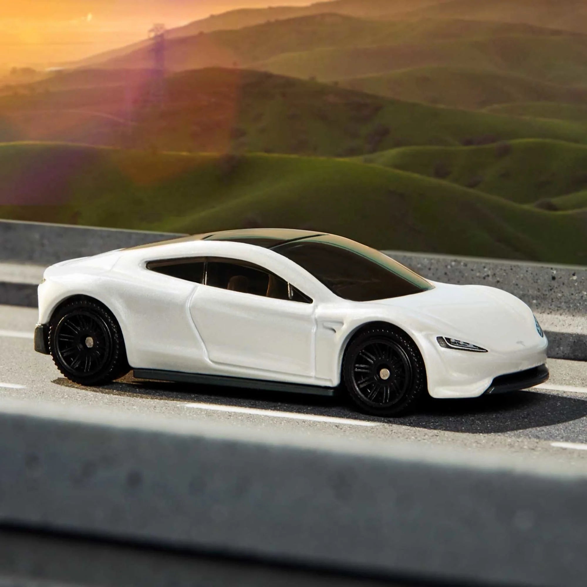 Matchbox Tesla Roadster – Modellino Con Parti Mobili, Scala 3/54, Collezione Azione